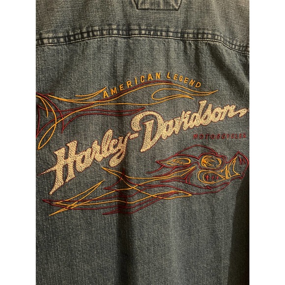 HARLEY DAVIDSON embroidered denim button up! RARE! Size L - Picture 2 of 5